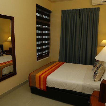Crown Hills Kandy Inn Bagian luar foto