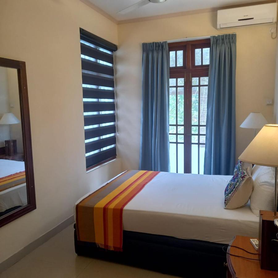 Crown Hills Kandy Inn Bagian luar foto