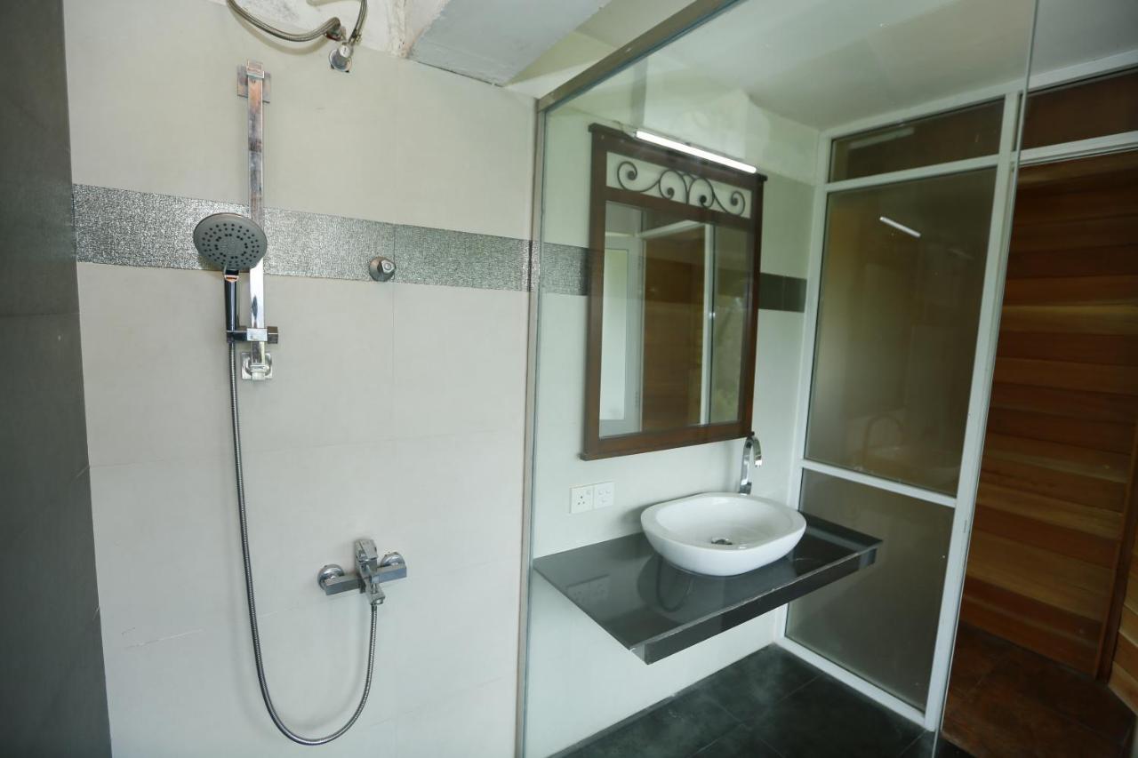 Crown Hills Kandy Inn Bagian luar foto