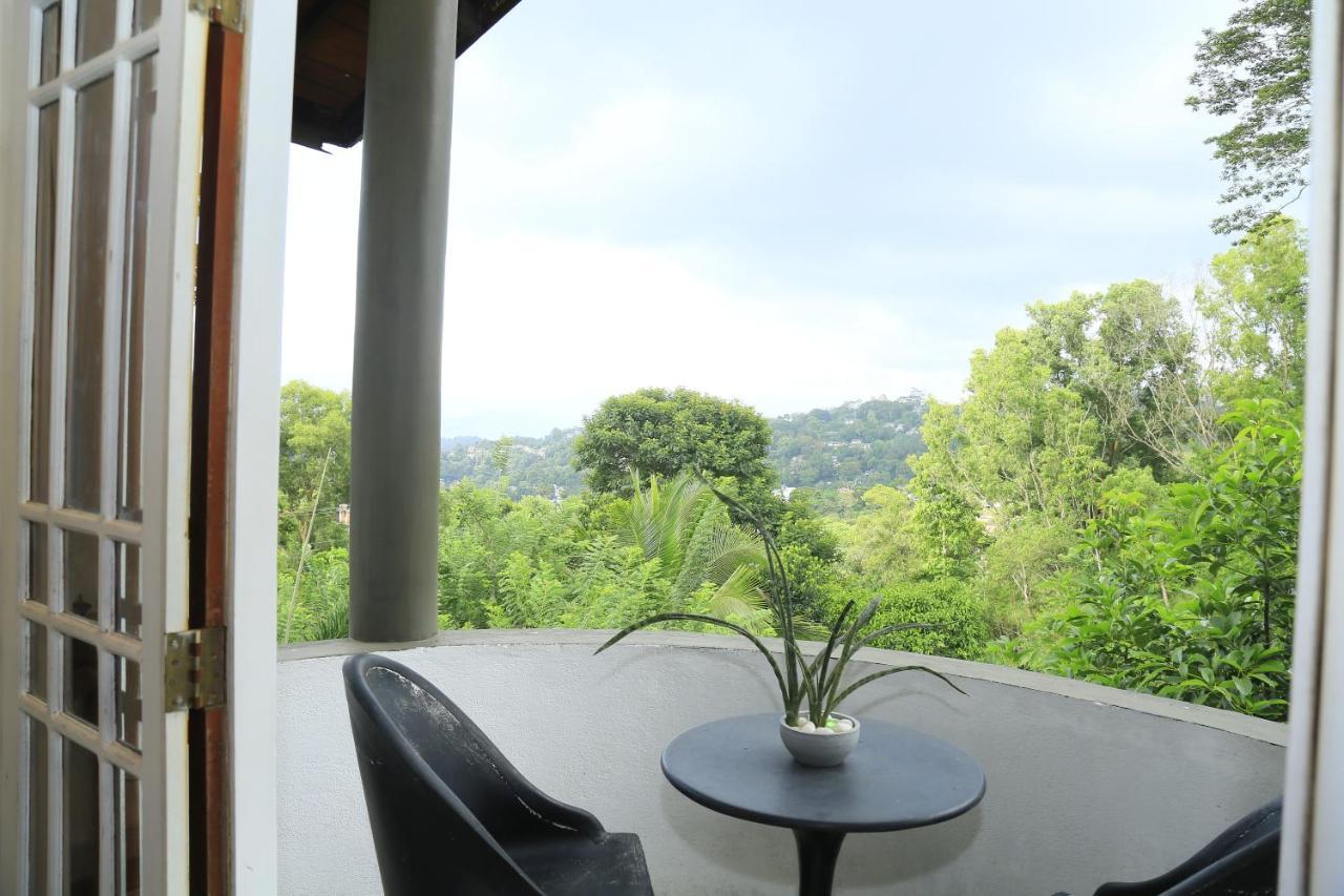 Crown Hills Kandy Inn Bagian luar foto