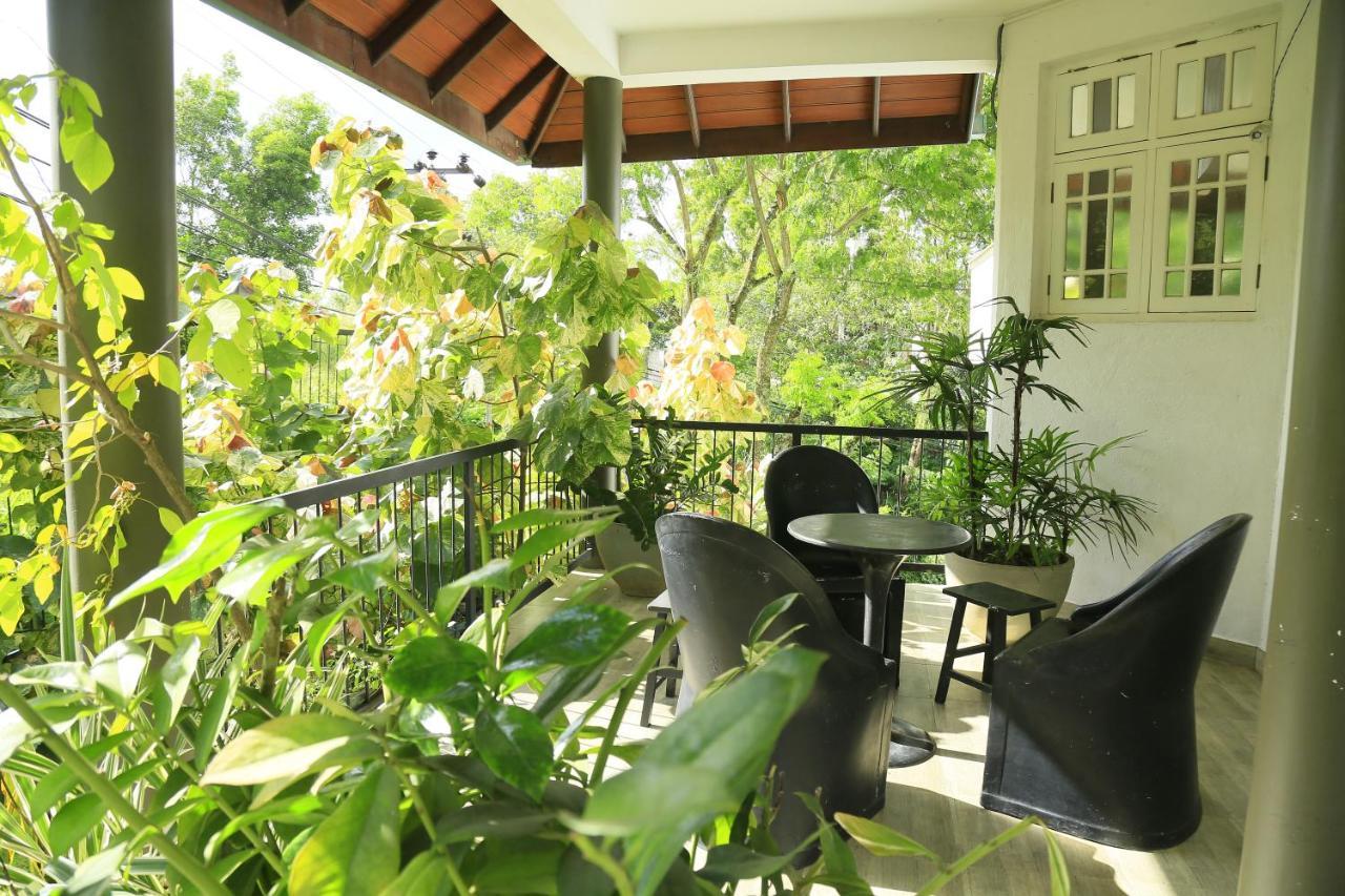 Crown Hills Kandy Inn Bagian luar foto