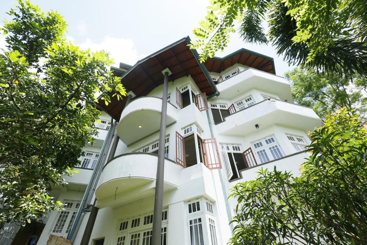 Crown Hills Kandy Inn Bagian luar foto