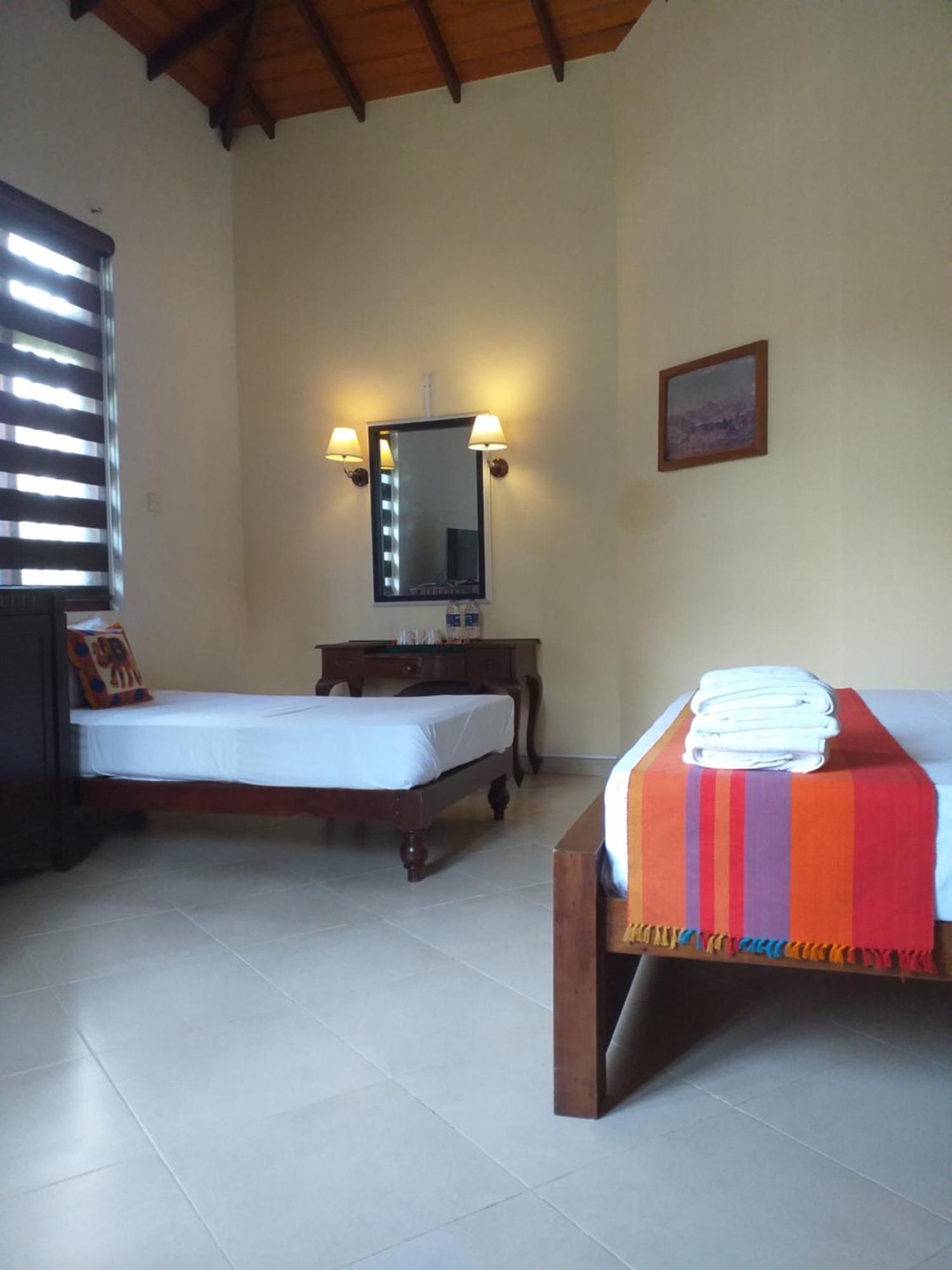 Crown Hills Kandy Inn Bagian luar foto
