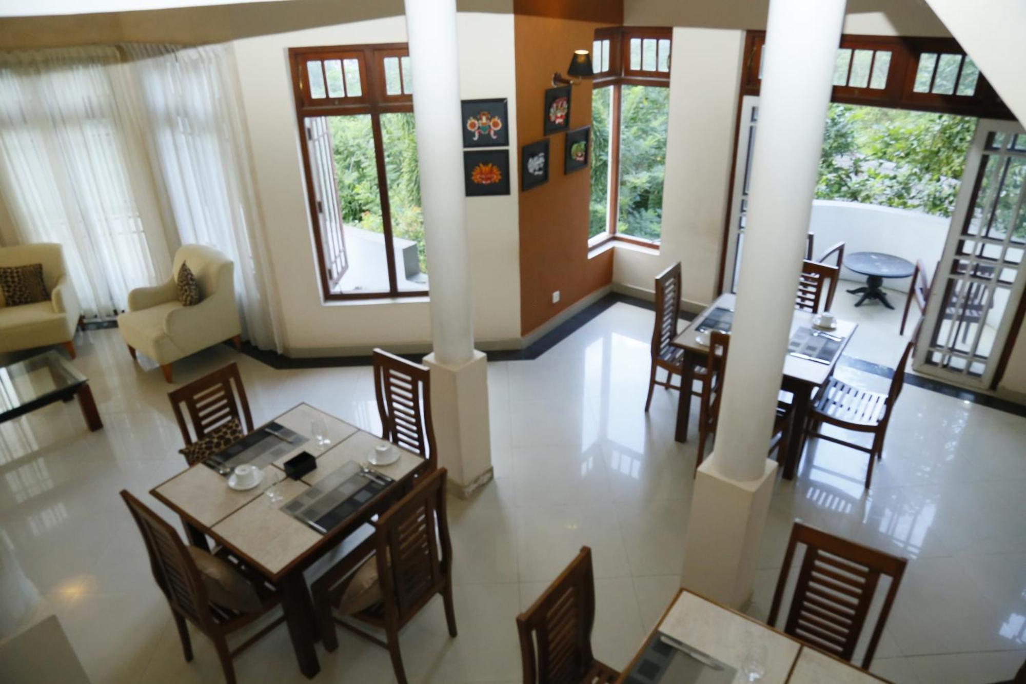 Crown Hills Kandy Inn Bagian luar foto