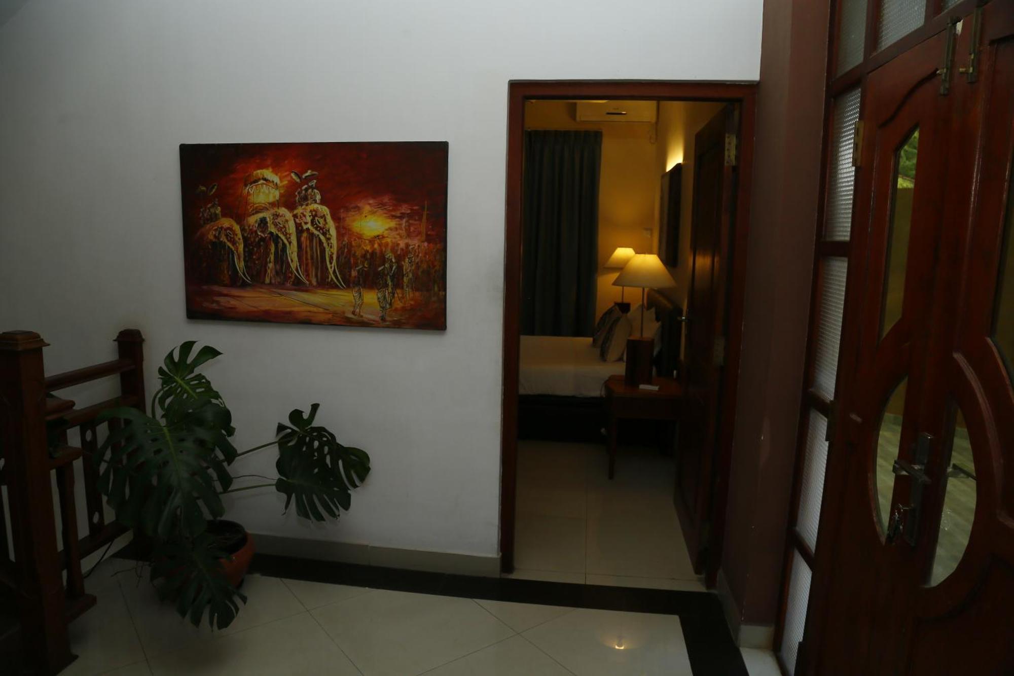 Crown Hills Kandy Inn Bagian luar foto
